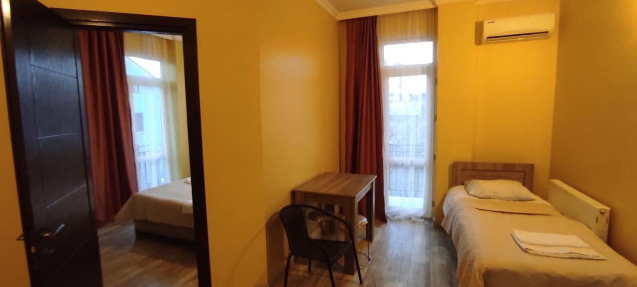 Femily Hotel In Batumi Mareti Str 2 Eksteriør billede