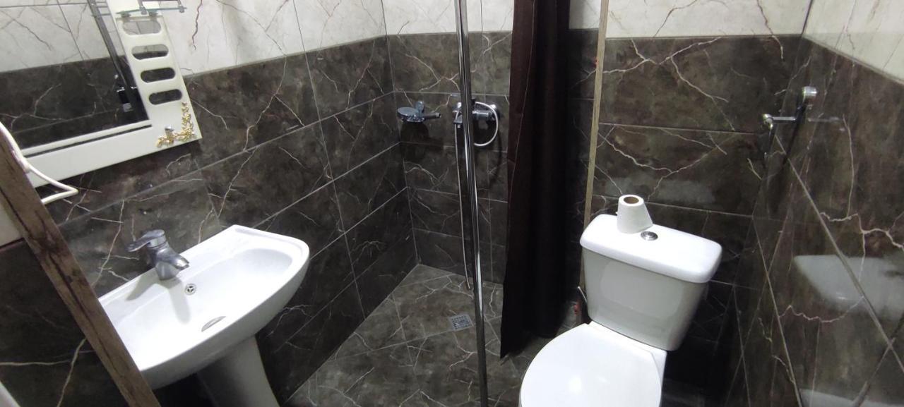 Femily Hotel In Batumi Mareti Str 2 Eksteriør billede