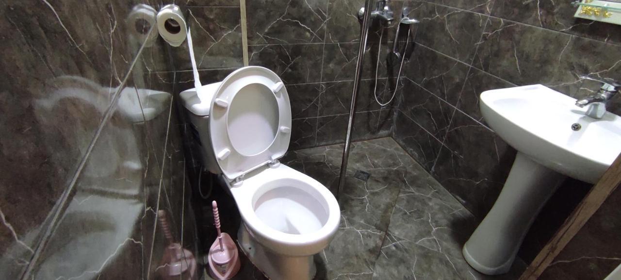Femily Hotel In Batumi Mareti Str 2 Eksteriør billede
