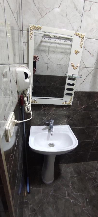 Femily Hotel In Batumi Mareti Str 2 Eksteriør billede