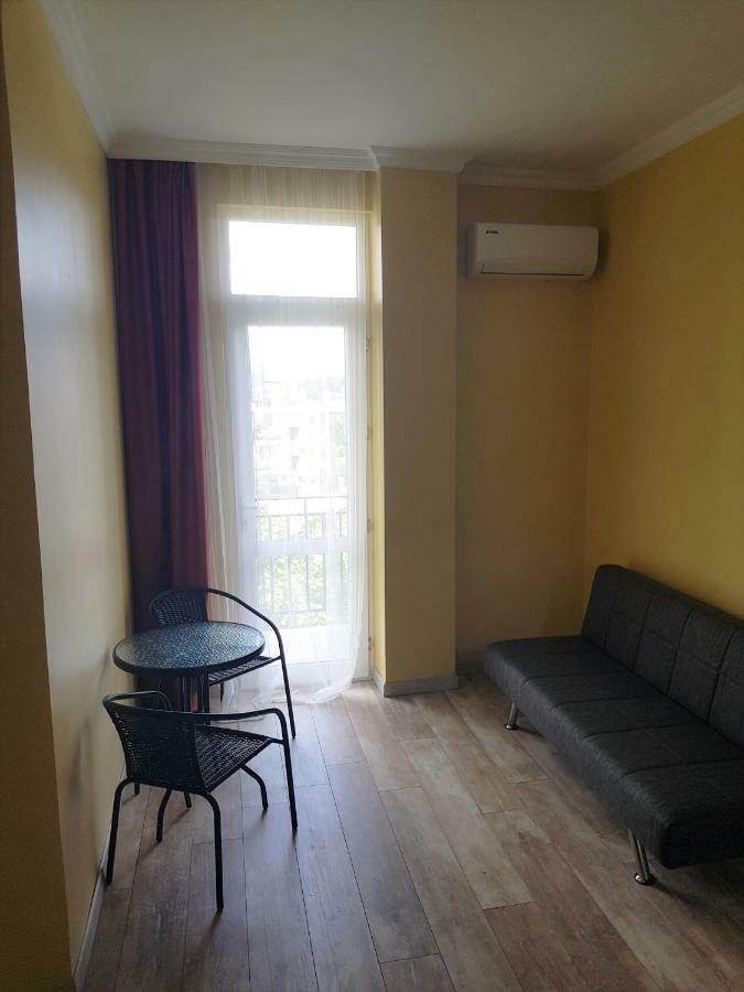 Femily Hotel In Batumi Mareti Str 2 Eksteriør billede