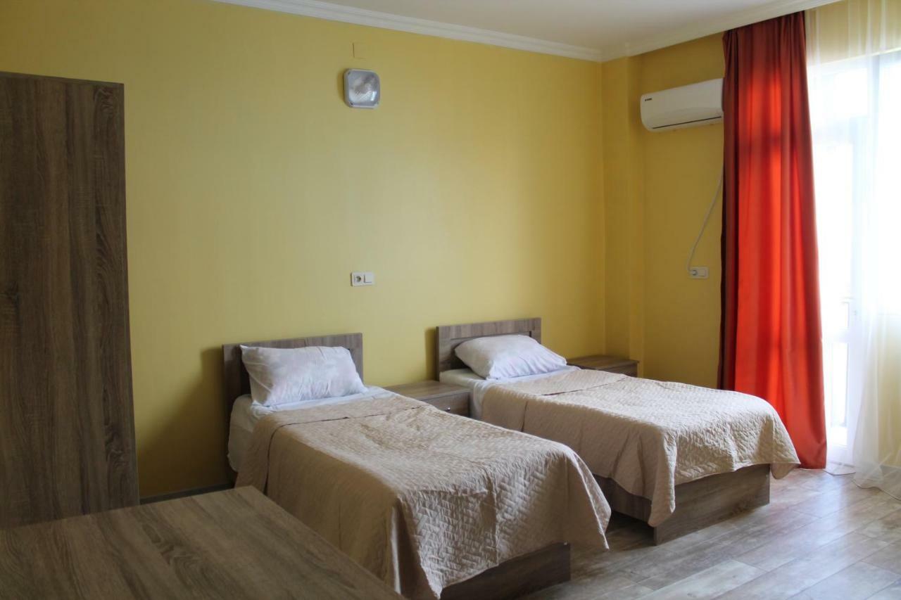 Femily Hotel In Batumi Mareti Str 2 Eksteriør billede