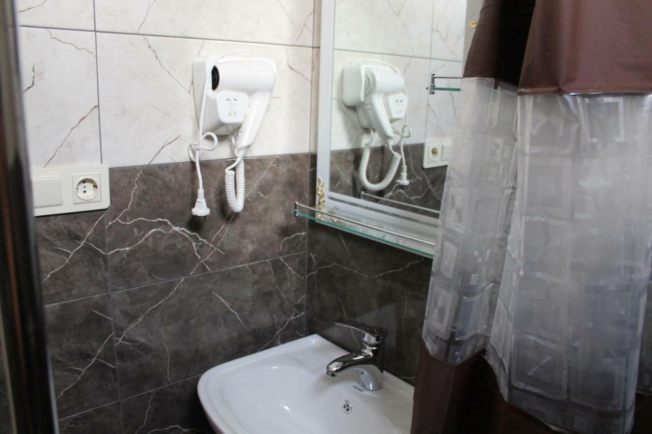 Femily Hotel In Batumi Mareti Str 2 Eksteriør billede